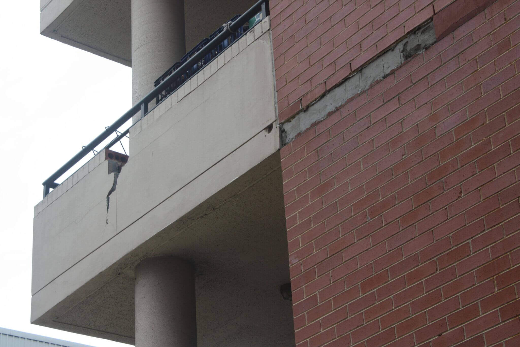 Façade Cracks And Missing Brick Wall - Structural Building Solutions - Remedial Building Services